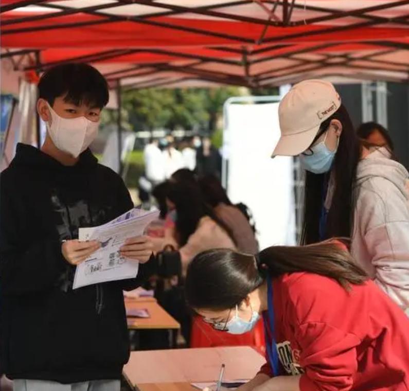 制服|校招和社招有什么区别?毕业找工作时才明白,不少毕业生表示后悔