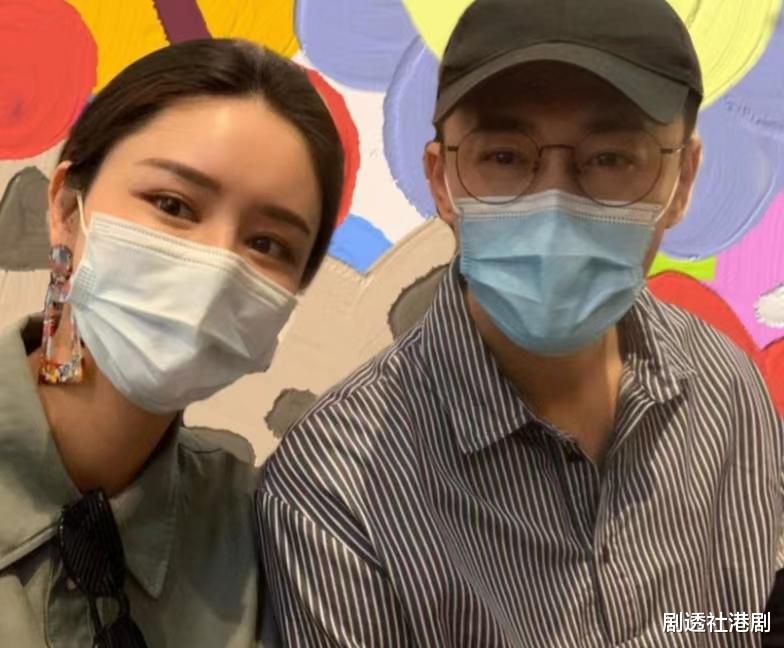 罕晒女儿样貌!知名港星太太带女探班遭网友批评,被指是妨碍拍摄