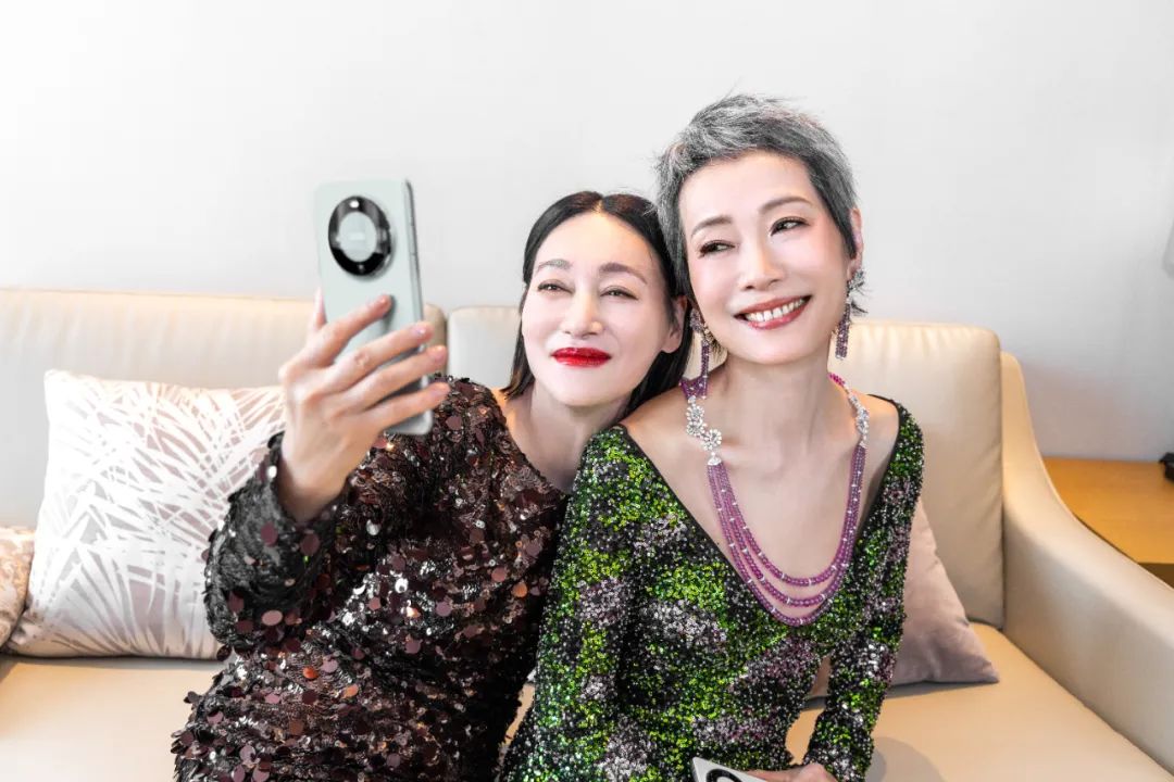 见鬼了！杨紫艳压了穿“野鸡高定”的迪丽热巴……