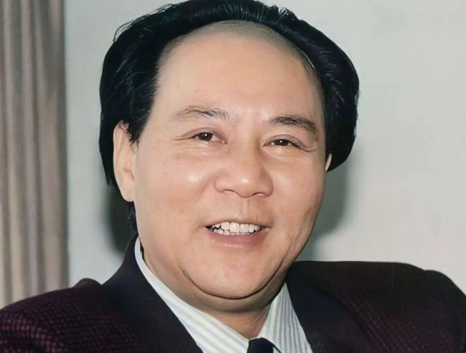 98年，古月之子找工作竟无人聘用，胡月苦笑：对方怀疑我是冒充的