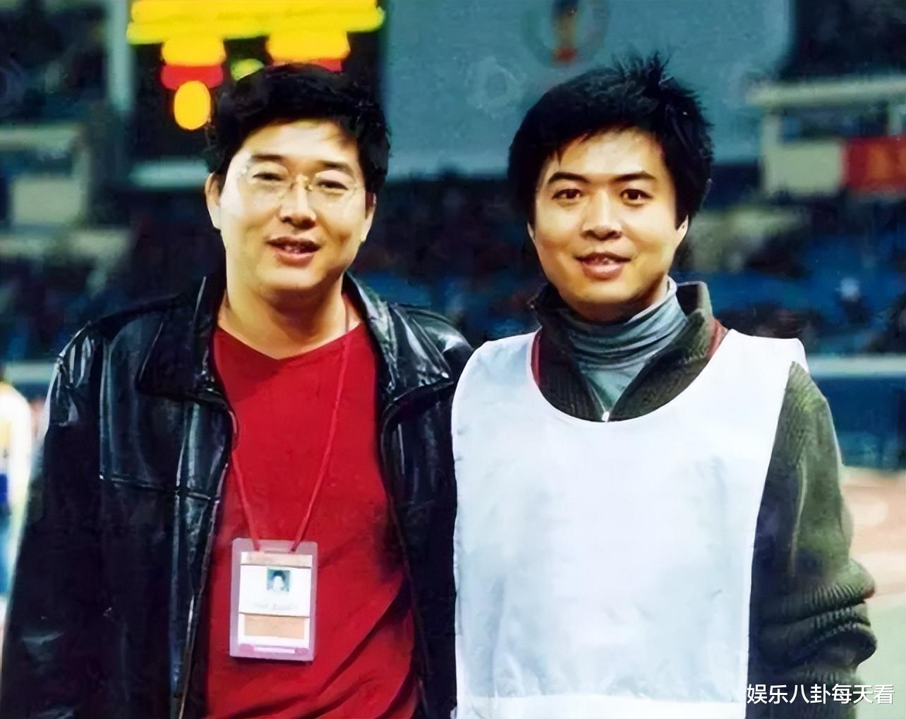 他是央视著名主持人，当8年临时工才转正，辞职后创业当CEO，如今怎样了?