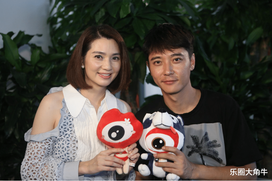 洪欣张丹峰离婚原因曝出：五一与毕滢出游被抓包，孩子生病没人管