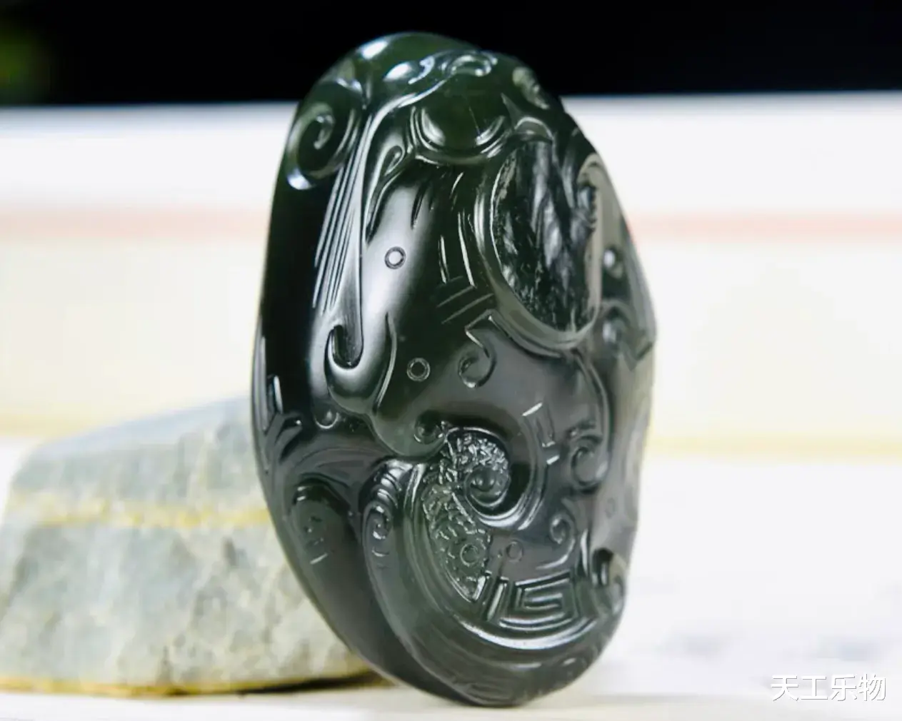 雕刻|单品单件还是完美无缺?和田玉切料与独籽哪种更有收藏价值?