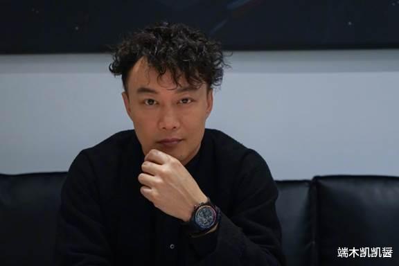 陈奕迅|陈奕迅夫妻秀恩爱,女方一头绿发鼻环似鼻涕,男方发型神似钢丝球