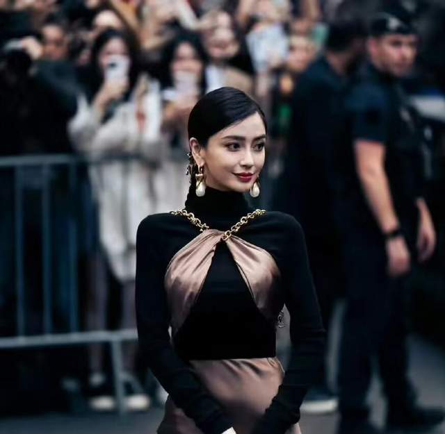 火上浇油！疯马秀官方凌晨回应网友：期待有一天能迎来Angelababy