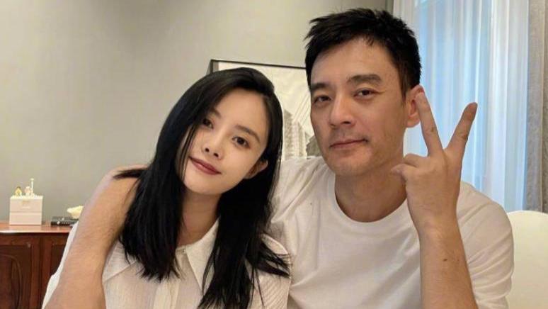 时装周|李光洁一家三口马代度假，娇妻颜值身材惹眼，网友：目测有一米八