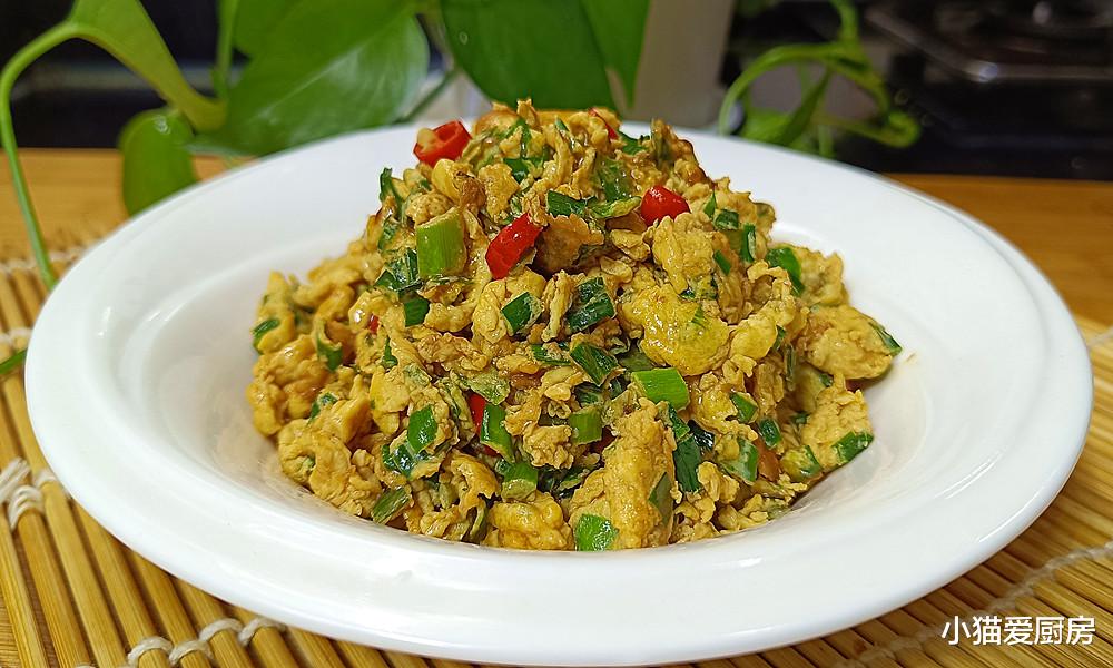 香菇|教你韭菜炒鸡蛋不一样的做法，香气十足，入味还不腥，特别好吃