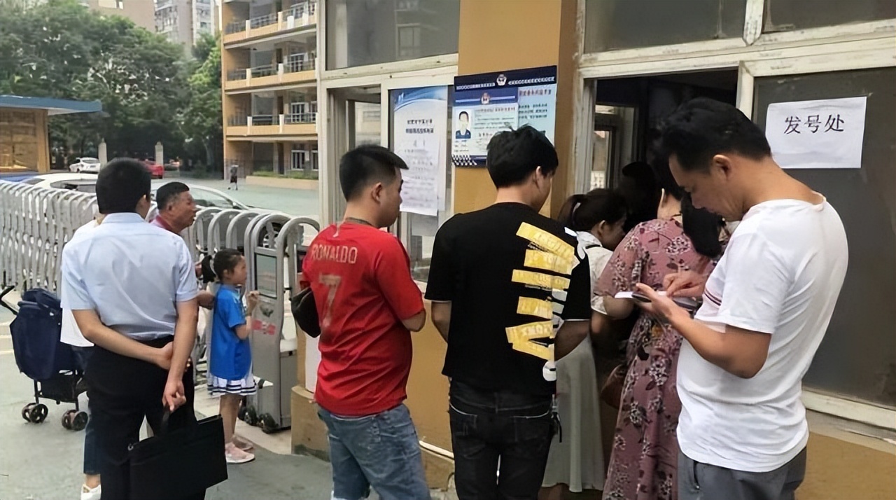 职校门前停满豪车,私立学校却挤满穷人? 网传广州出现“反热门”