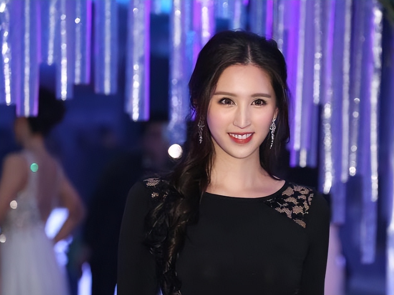 她替父还债,从体操公主到娱乐圈战士,她的故事教会我们如何坚韧不拔