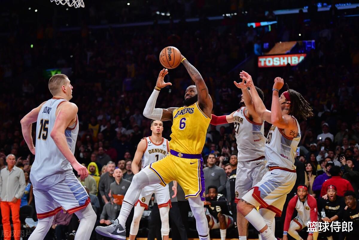 勒布朗·詹姆斯|詹姆斯已足够伟大，继续征战NBA的意义其实不大