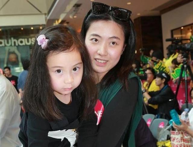 71岁刘銮雄宣布全部财产转给儿子刘鸣炜，联手将甘比踢出局