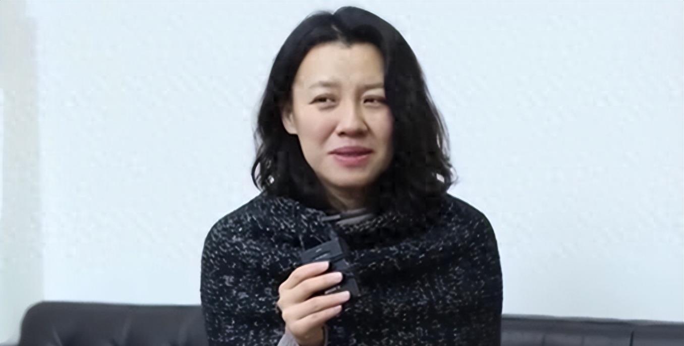 她与名导同居三年却惨遭抛弃，转身下嫁穷小子后竟然成人生赢家！