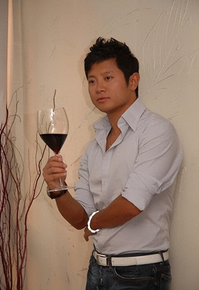 瞿颖的绝情是对的!时隔23年,他“老毛病”又犯了,54岁还没玩够