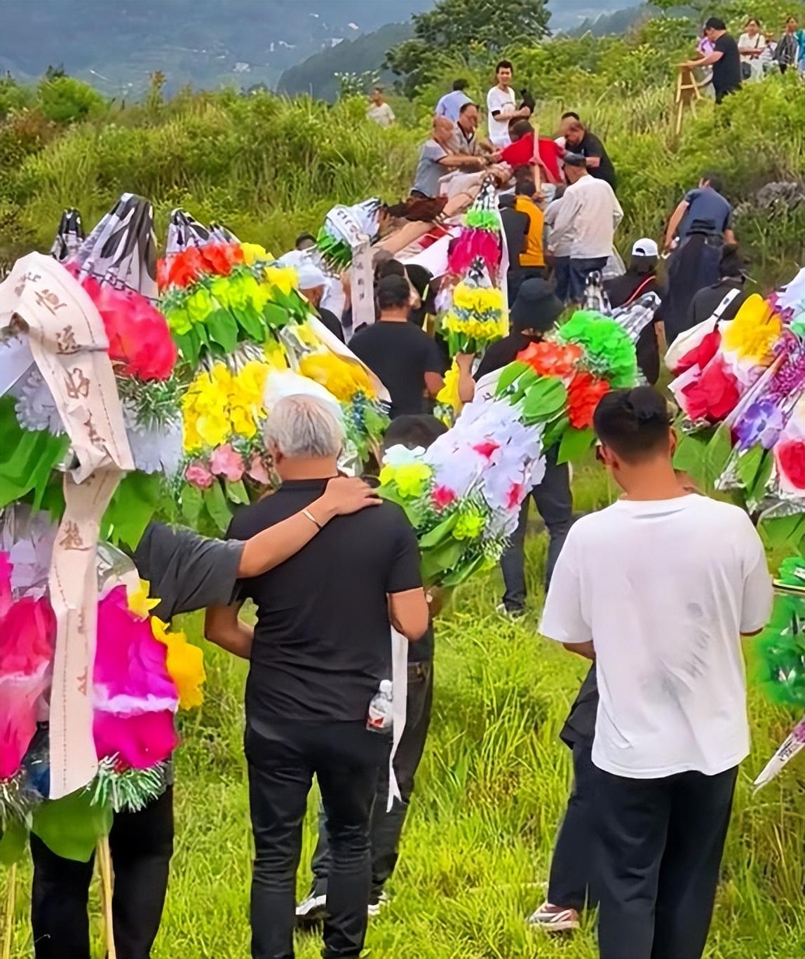 毕夏在张恒远墓地前大哭画面曝光,精神崩溃瘫软在地,好友曝近况