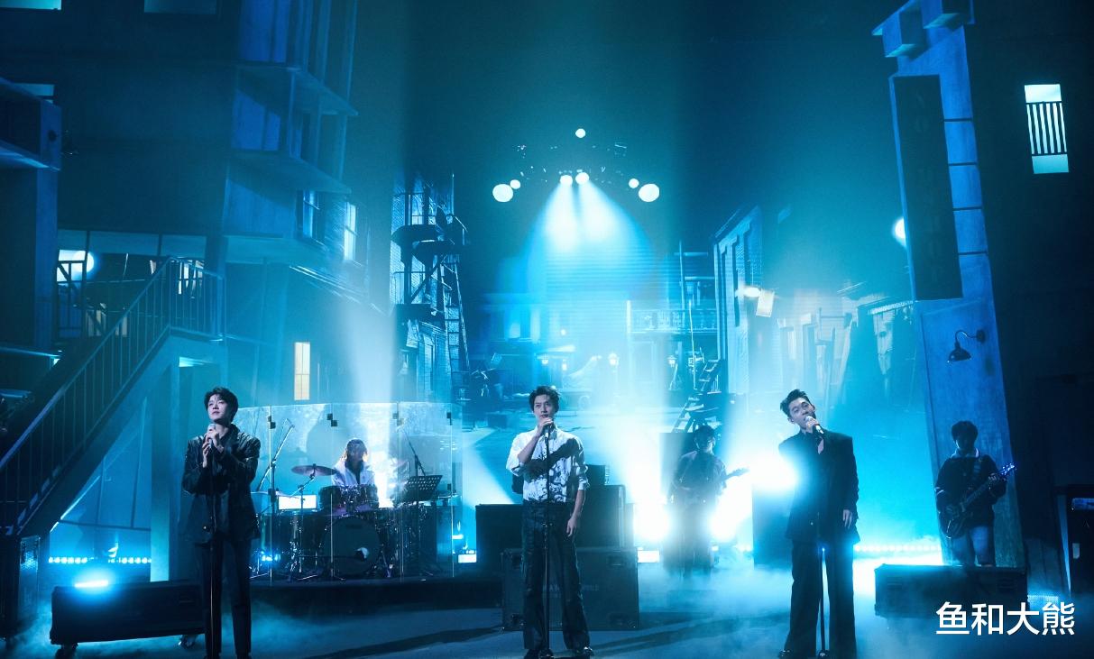 魏大勋|《大侦探9》合体海报，张若昀与何炅平分C位，魏大勋镶边变中间