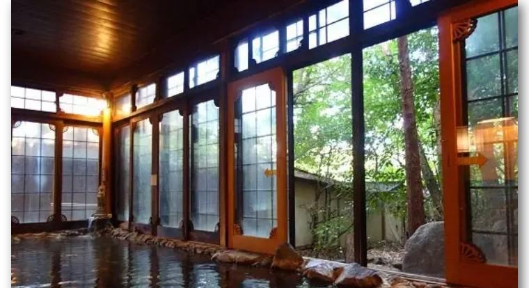 |日本百年温泉旅馆“一年只舍换两次水”，网民惊叹竟没闹出人命