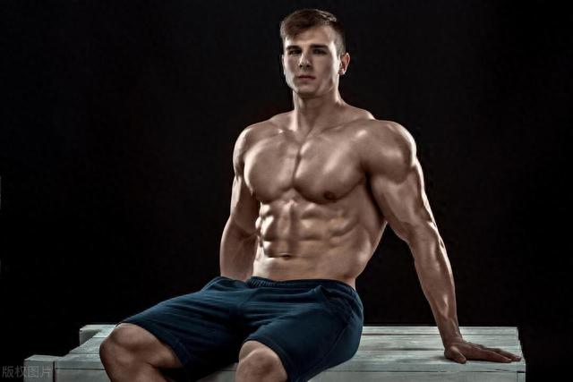 增肌时，如何安排肌群训练，才能更快练出肌肉线条？