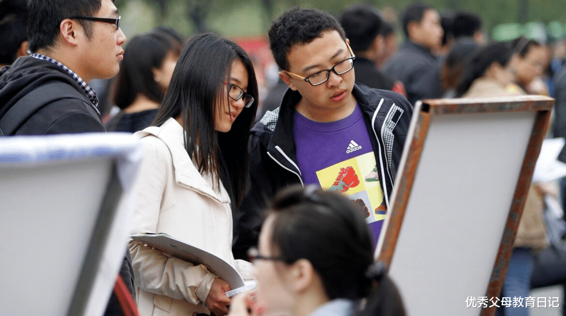 专升本|央企招聘新标准，二本以下没机会，专升本考生哭晕在厕所