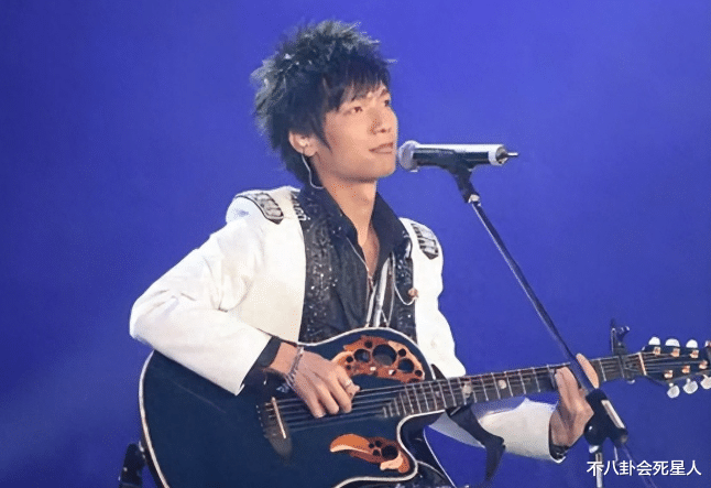 学会“低头”一年后,42岁的陈楚生终于成功翻红了