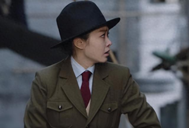 同样是演女特工，把关晓彤、宋轶放在一起看，差距就出来了