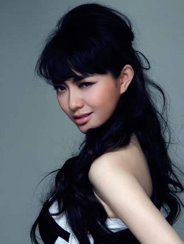 金鸡奖评委居文沛惹争议，大量转发支持以色列内容，被发现后狂删