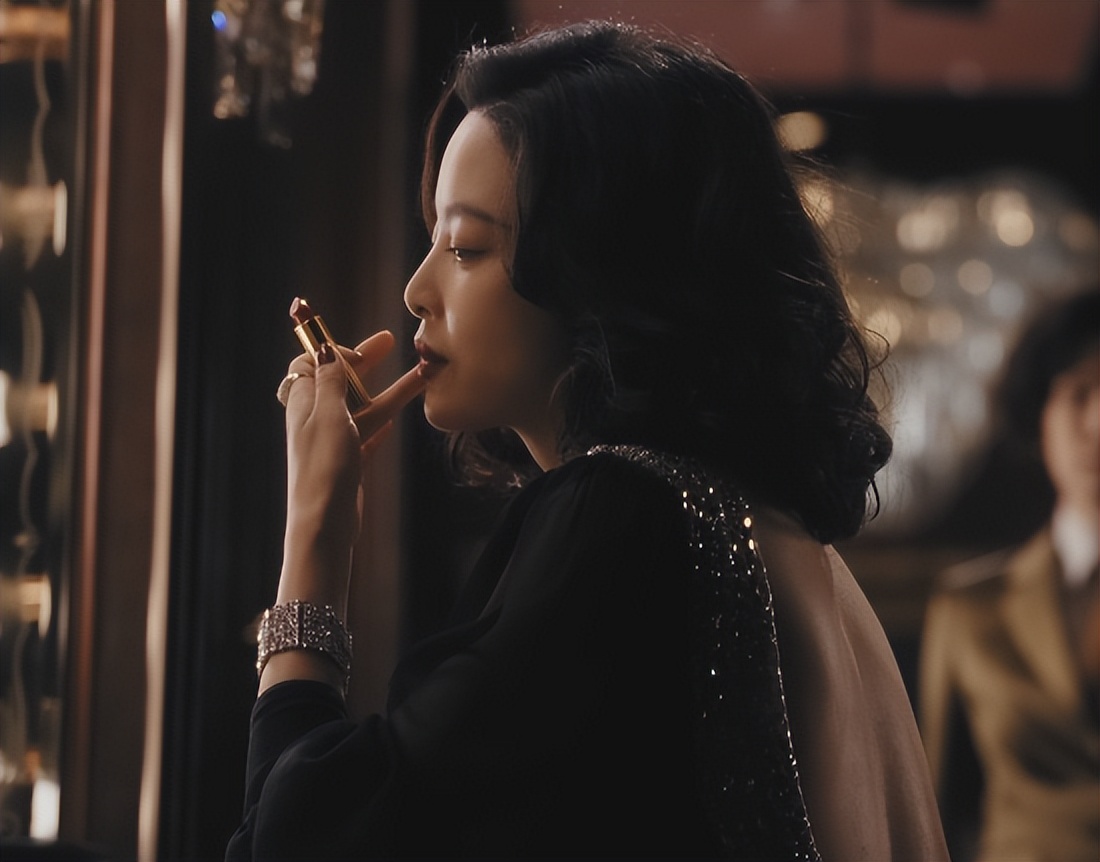 胡歌《繁花》，秦昊《三大队》各看4集，一个弃剧了，一个看上瘾