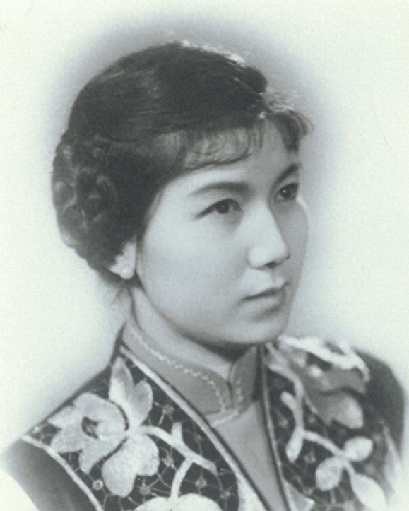 一句台词识破潜伏间谍，去世23年的赵丽蓉，仍被多家官媒发文缅怀