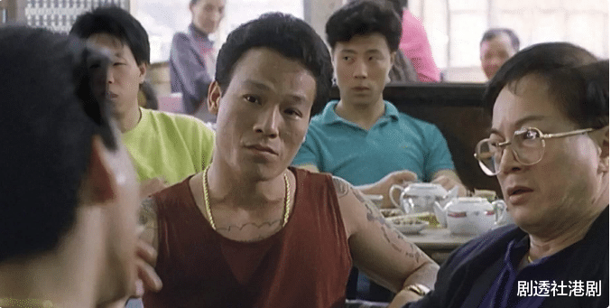 香港知名男星商演晒巨肚,像怀孕4到5个月,健康状况惹人担忧