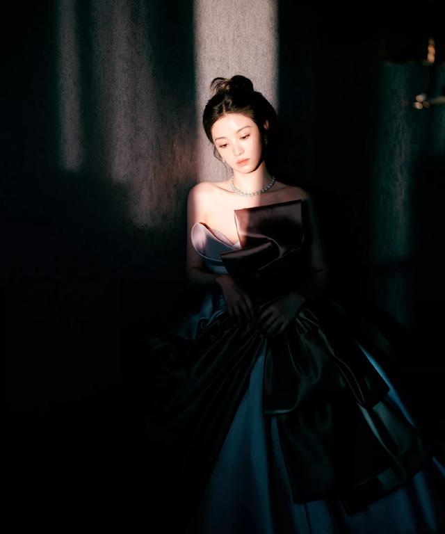 田曦薇|内娱甜妹“田曦薇”绝美热图写真