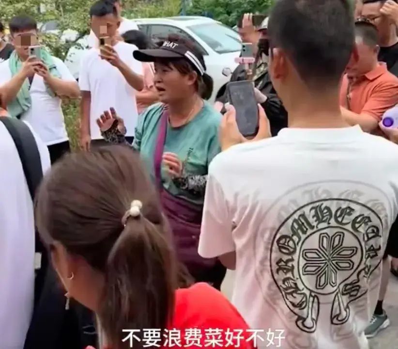 食材|“10元盒饭姐”火了!却怎么也开心不起来:菜被贪便宜的人搞走了