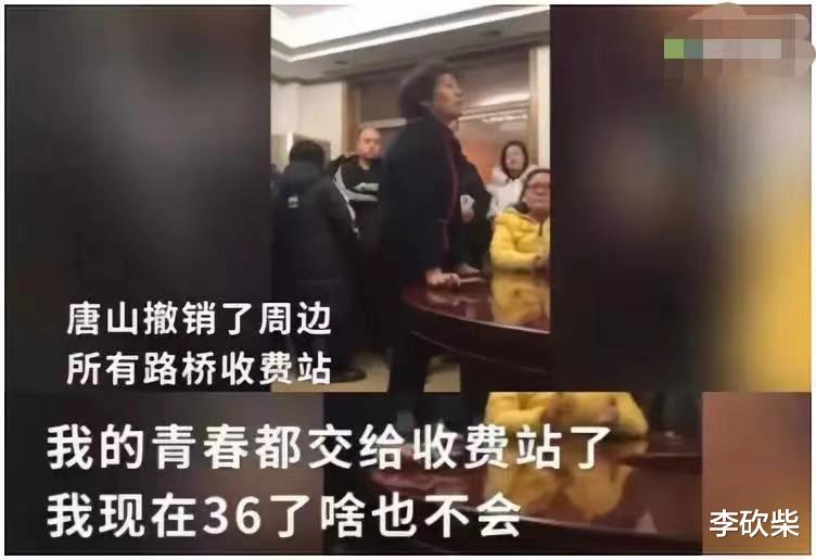 化妆师|上班白领下班卖烤肠,那些响应号召、顺应时代的年轻人变得更好了