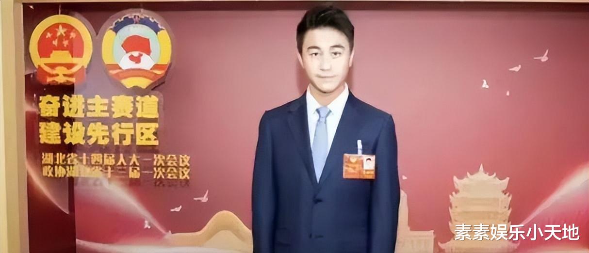 何猷君|何倩珩和舅舅何猷君露面,小姨何超欣也一起在国外同游