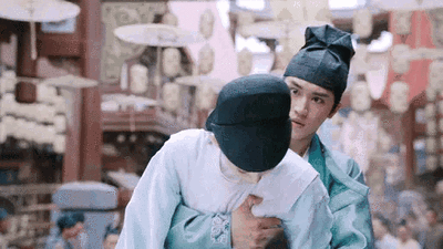 十位被占便宜的当红女星，杨幂被当众扯下衣服，刘亦菲最有话语权