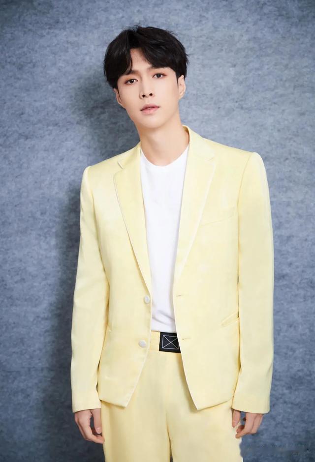 张艺兴|张艺兴向韩国捐款2000万韩元,真是努力又有爱心的暖心boy