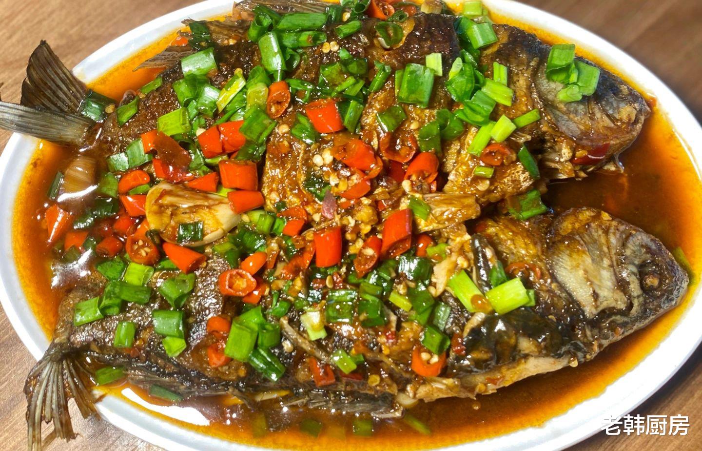 辣椒|推荐5道小鲫鱼的家常做法,外焦里嫩,鲜香入味,全家都抢着吃