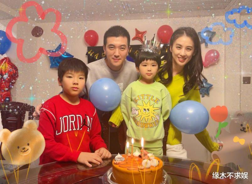 黄圣依一家4口现身伦敦,11岁安迪体重飙至130斤,兄弟俩颜值性格反差大!