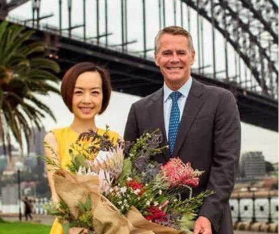 央视|从“央视一姐”到“查无此人”的鲁豫,终于落到如今这一下场