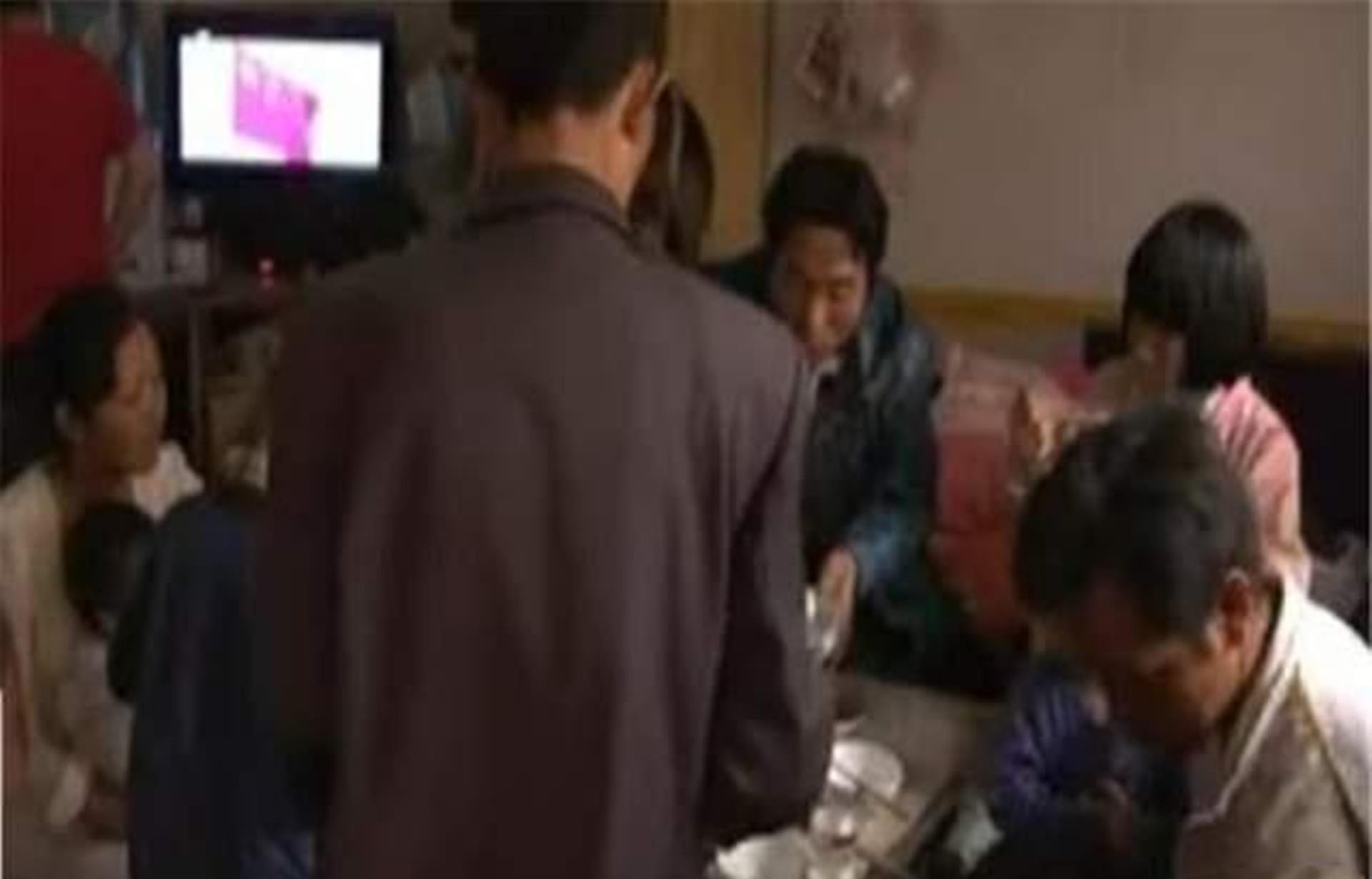 黔灵山“猴娃”:9岁与猴同住 抢钱分一半给猴子 最终被捕入狱!