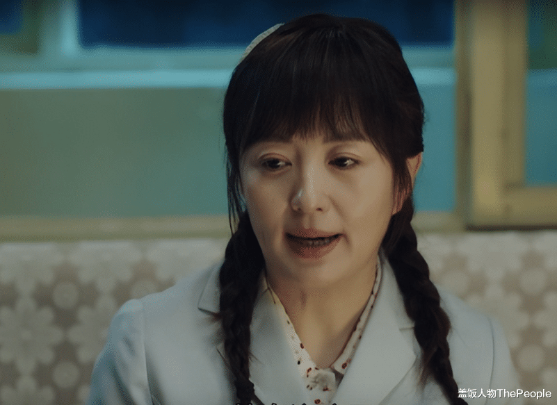 |别以为扎麻花辫、双马尾就是少女了，这8位女星扮嫩，个个辣眼睛