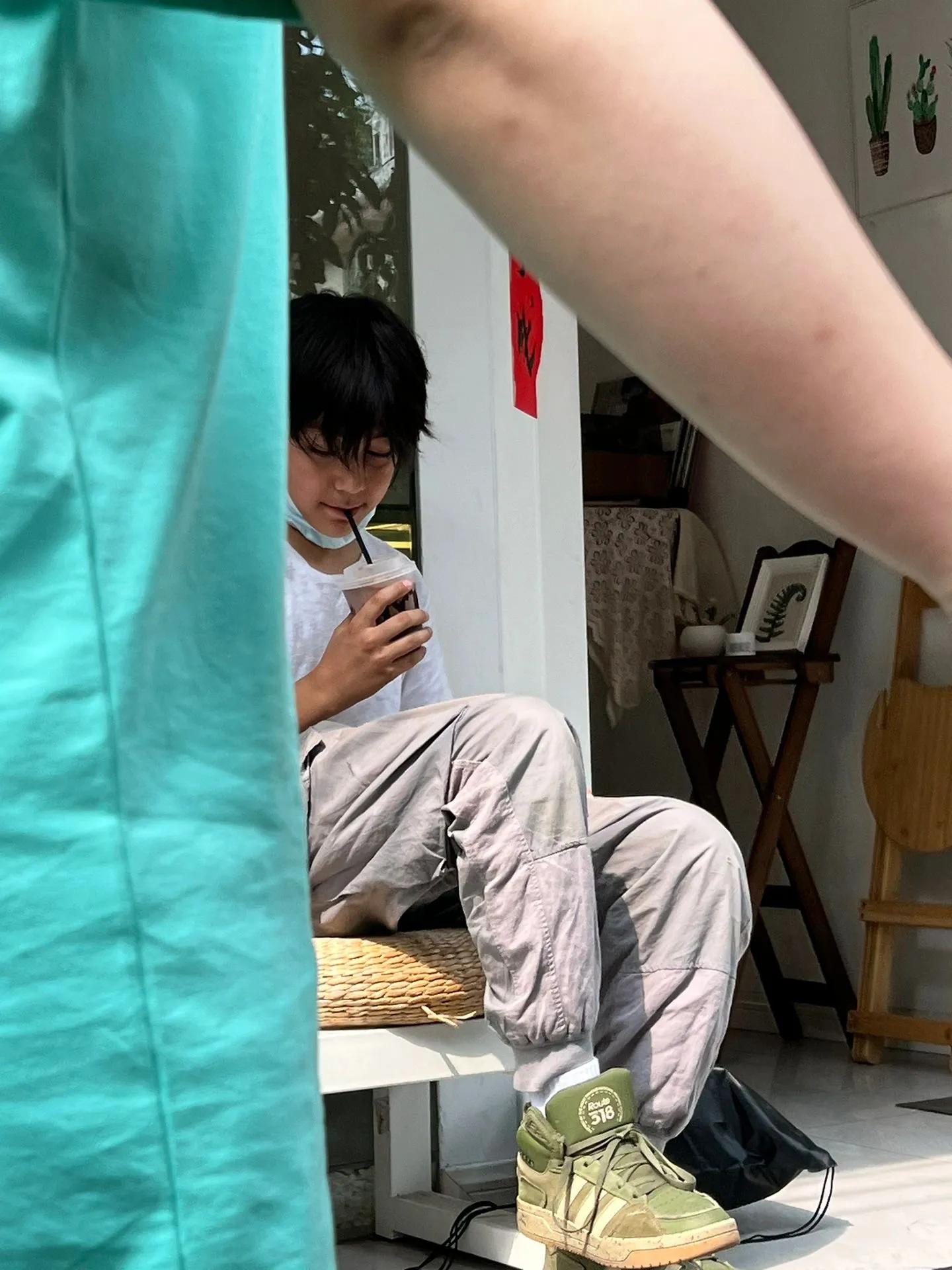 霓娜|刘烨一对儿女同台演出，霓娜气质高冷好漂亮，诺一忧郁氛围感拉满