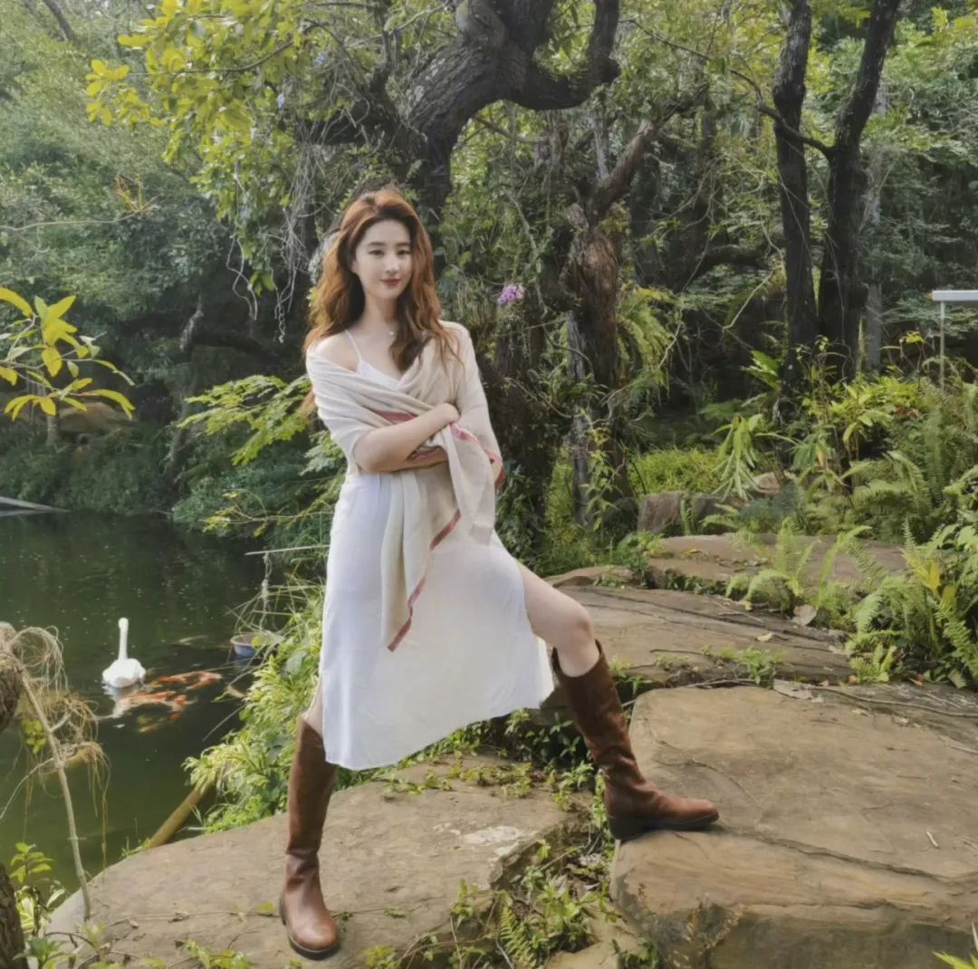 刘亦菲近照曝光!面露发福疑备孕升级当妈?