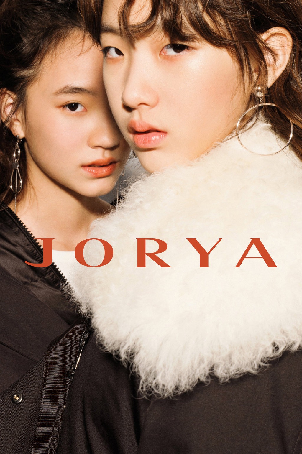 小S|小S两个女儿合体捞金!拍复古杂志彰显土味时尚,表现力不输妈妈