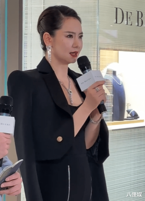 戚薇|戚薇现身活动,身材发福依旧自信,幸福称出门前李承铉会帮戴钻戒