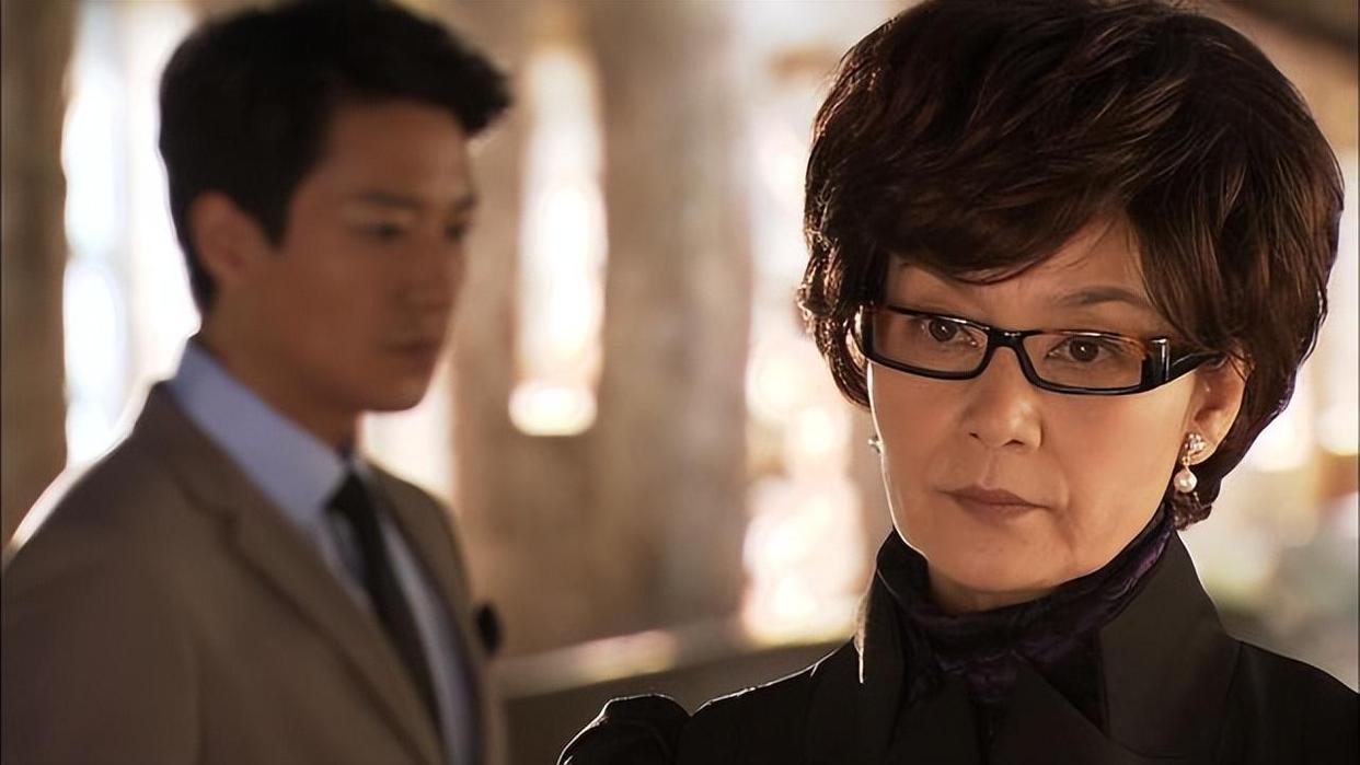 年轻时温柔,到中年却越长越凶,这6位明星天生一副不好惹的脸