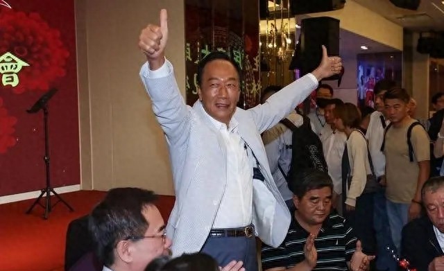 张荣味做东郭台铭请客 蔡正元现身主桌 讨厌郭台铭的人又少一个?