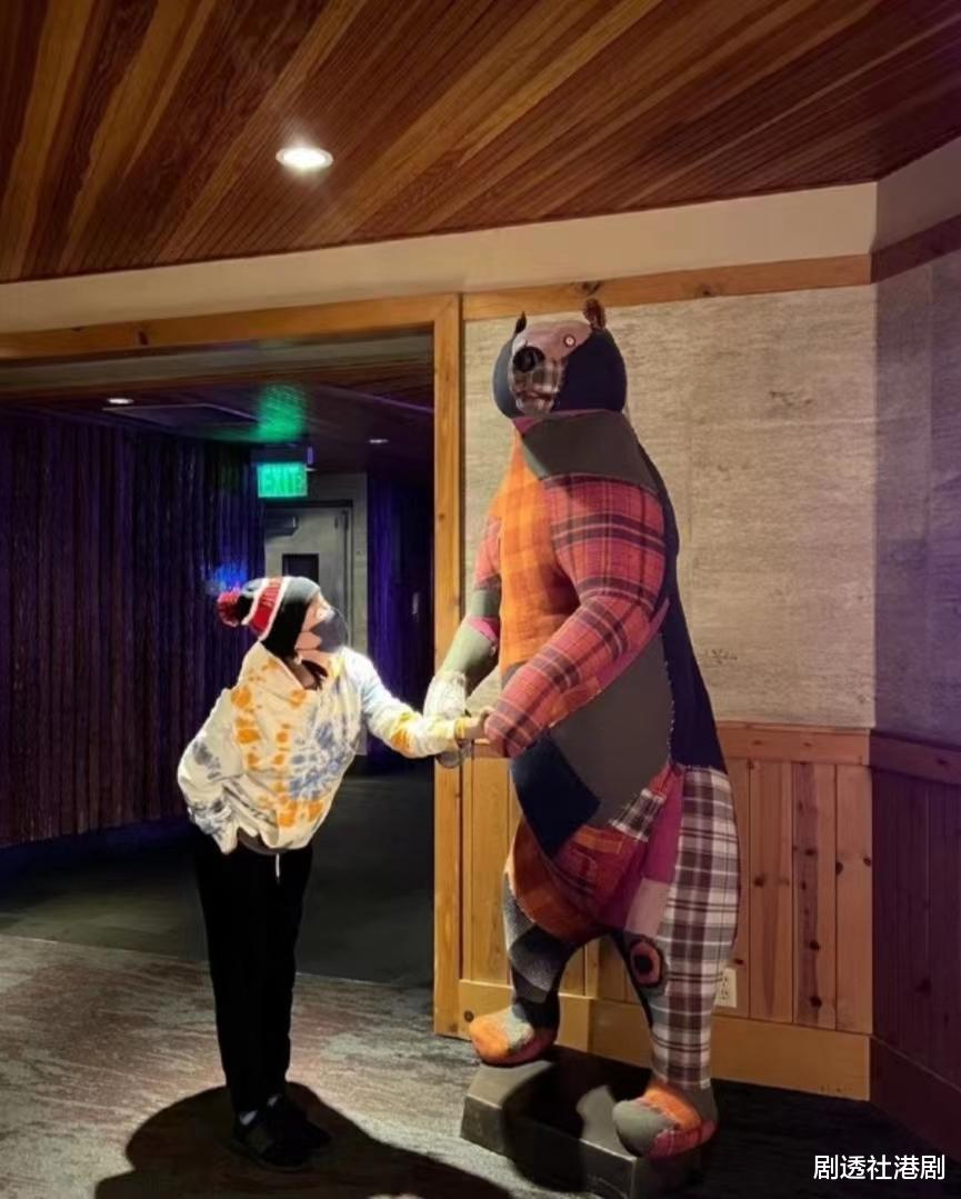 恬妞|罕晒母女合照！65岁港星经历2段婚姻今坚持单身，接受女儿是同性恋