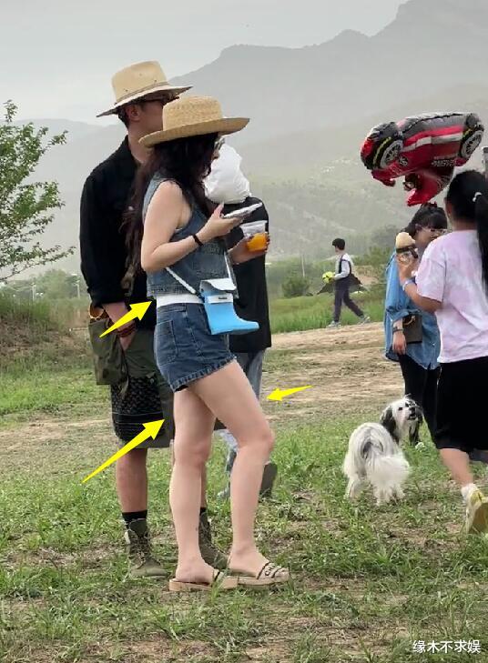 霍思燕|42岁霍思燕疑怀三胎，穿拖鞋、大腿粗壮，走路姿势引群嘲！