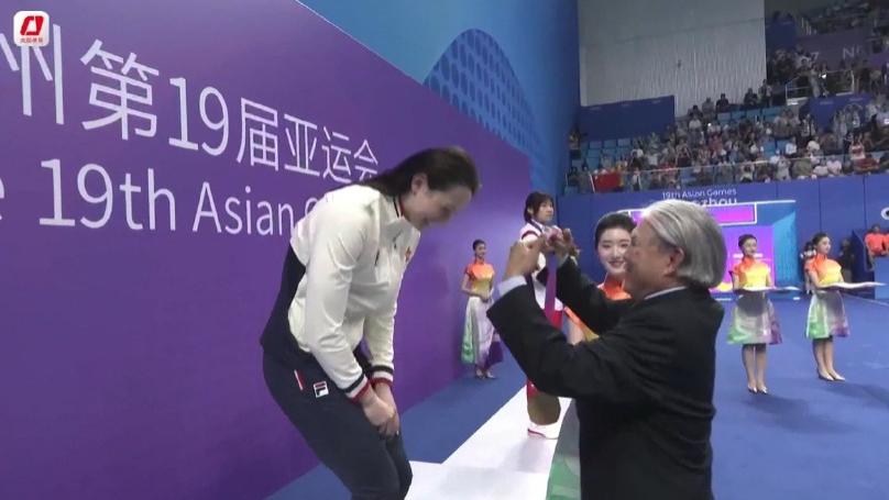 何诗蓓夺金，霍震霆颁奖，霍启刚霍启山两位公子现场助威