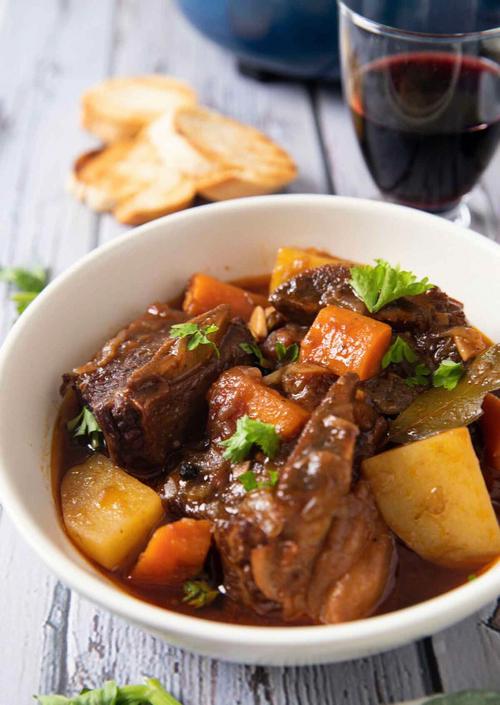 炖牛肉|炖牛肉时,怎么做才能鲜嫩不柴?厨师教你3个小技巧,肉鲜嫩无腥味