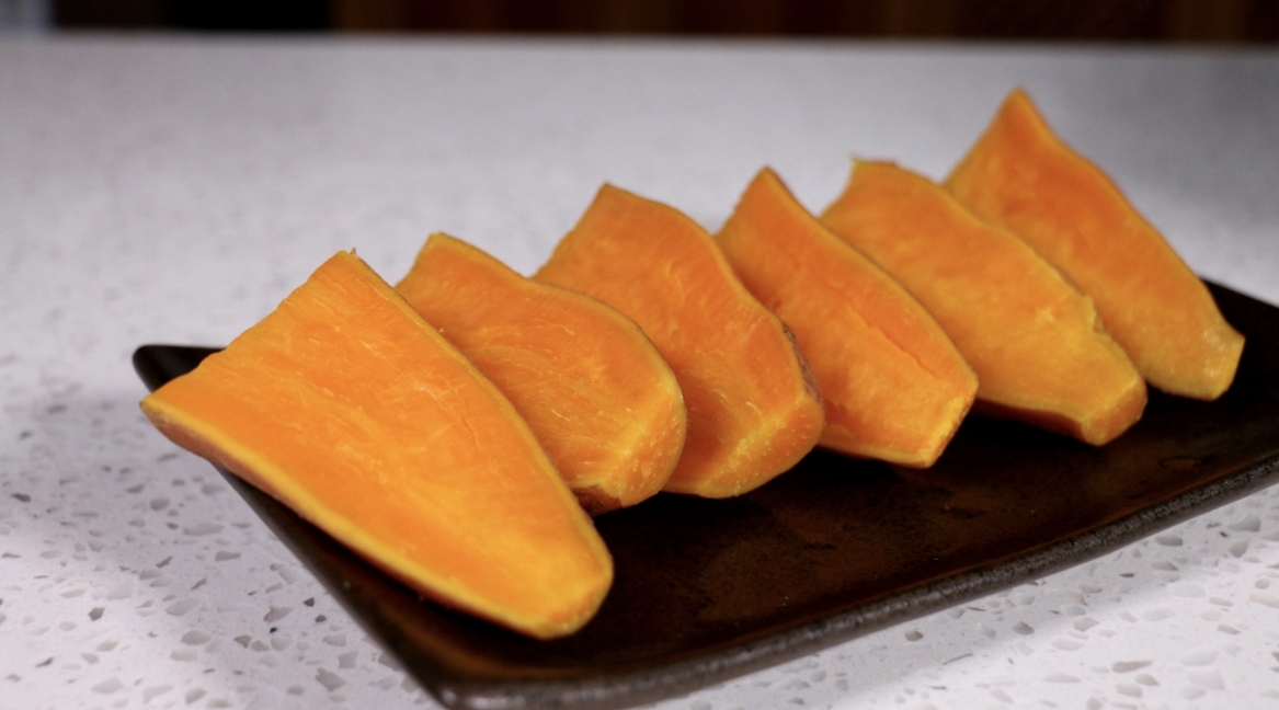 红薯|蒸红薯用上我这个小技巧，不仅又香又甜吃起来软软糯糯